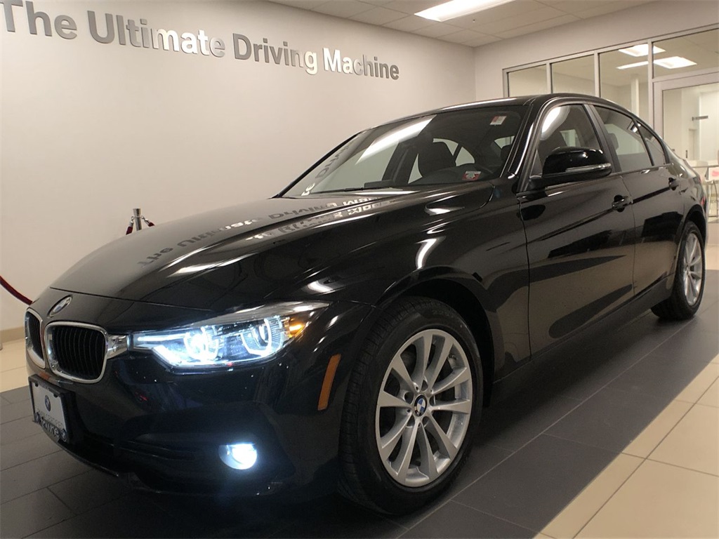 Pre-Owned 2018 BMW 3 Series 320i xDrive AWD 4D Sedan